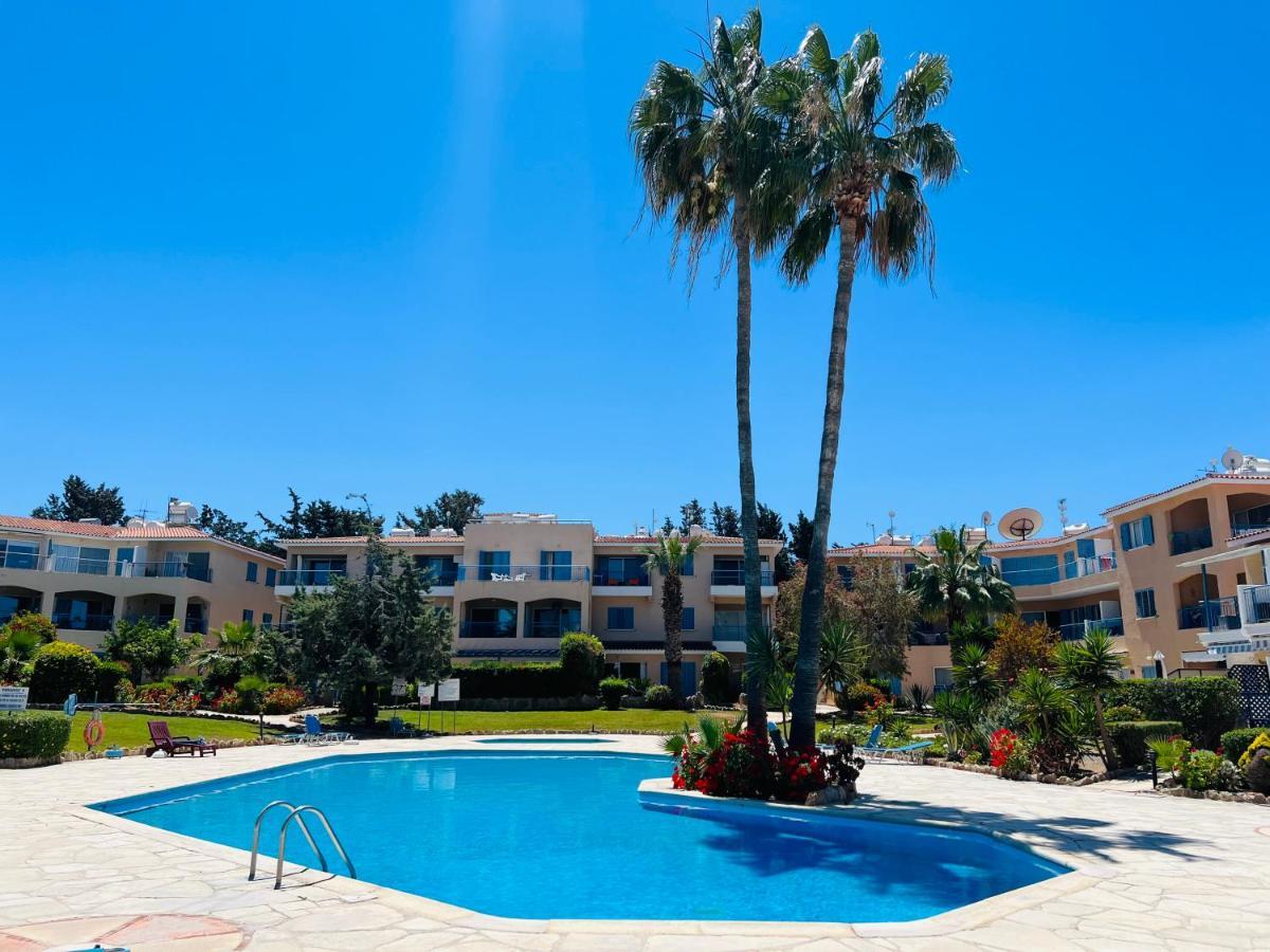 Golden Palms Paradise Garden Paphos Exterior photo